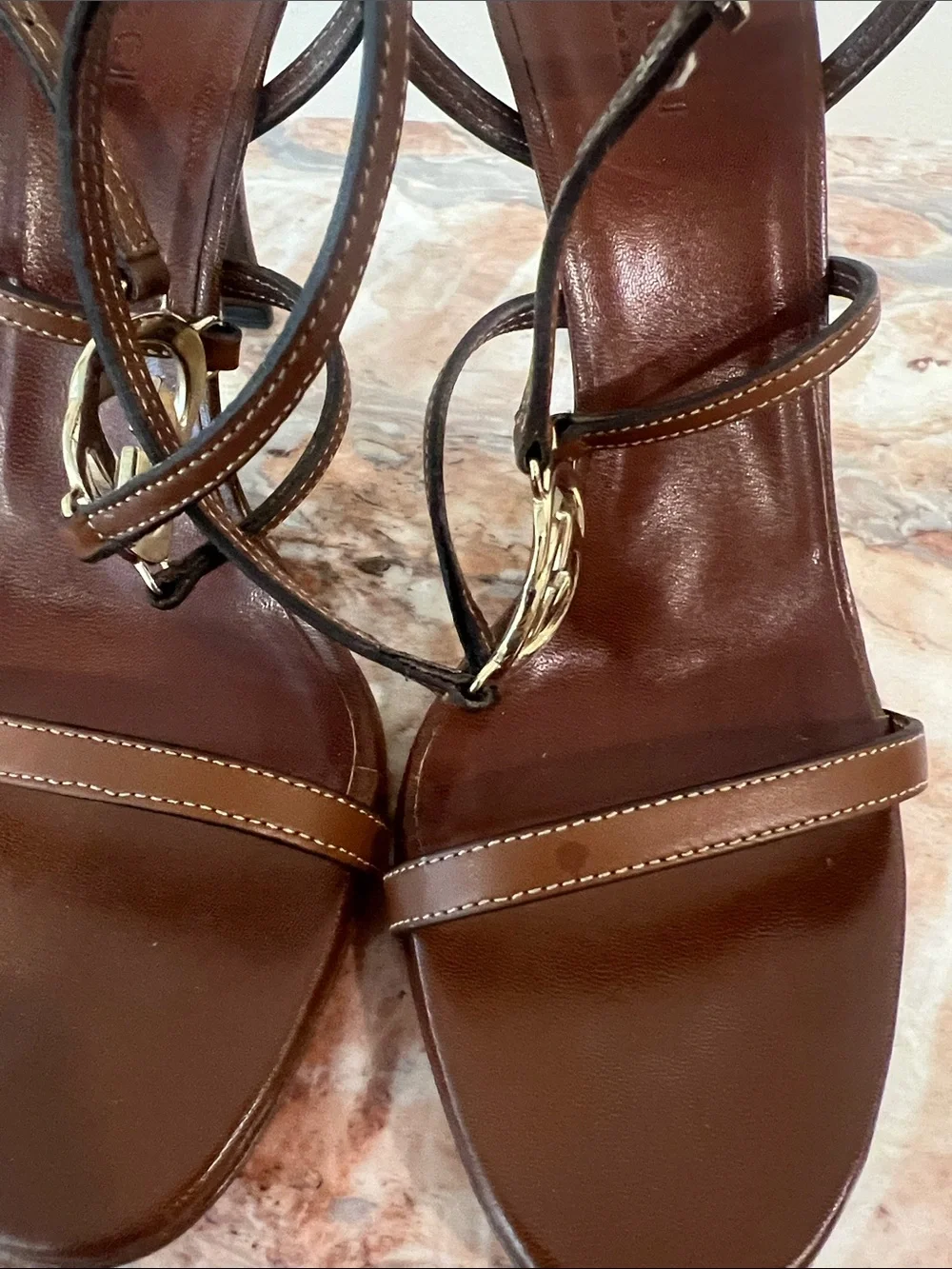 Gucci elegant brown